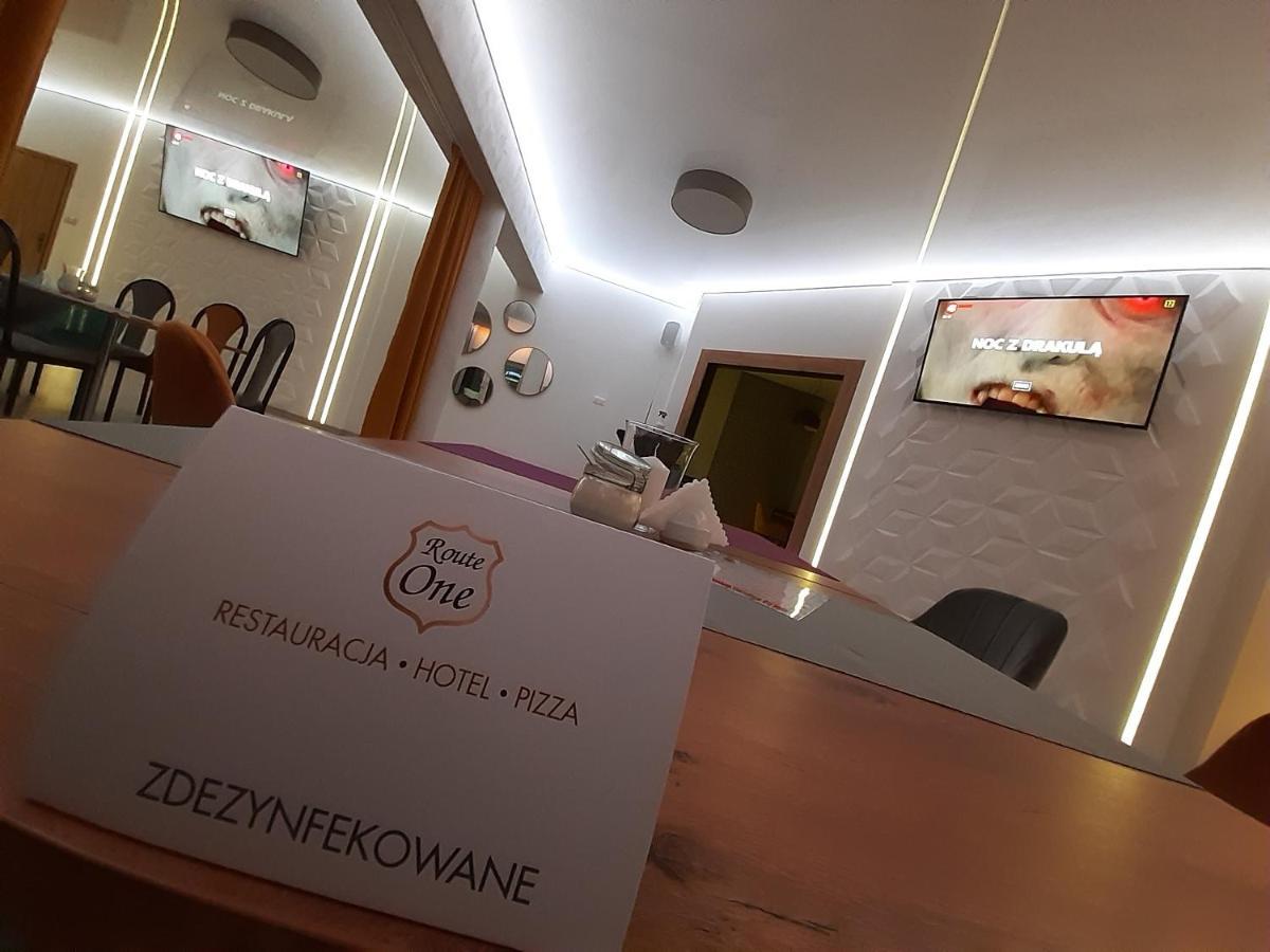 Route One - Restauracja & Pokoje Hotelowe Zgierz Bagian luar foto