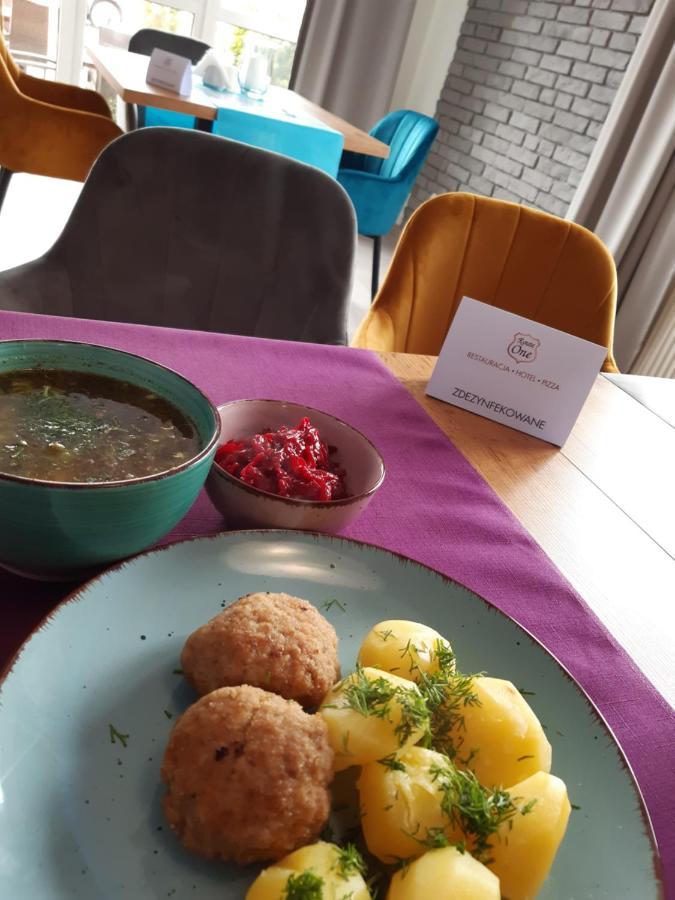 Route One - Restauracja & Pokoje Hotelowe Zgierz Bagian luar foto